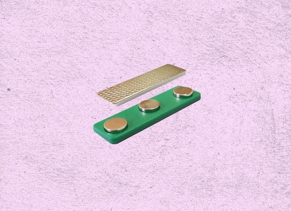 اتیکت اسم مگنتی