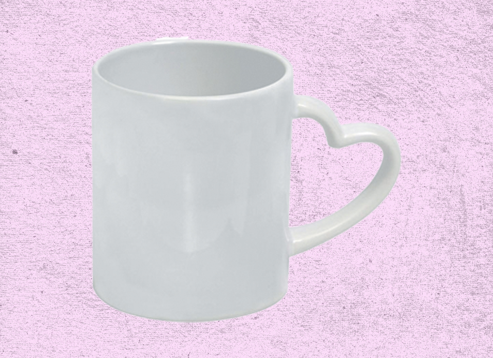 لیوان سفید دسته قلبی